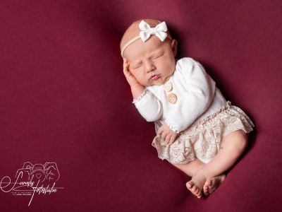 <div class=girl-info-container style=background-color:#f0d2d2;><h4 class=girl>Amy</h4></div> <div class=girl-info-container style=background-color:#f0d2d2;><h4 class=girl>Amy</h4></div>