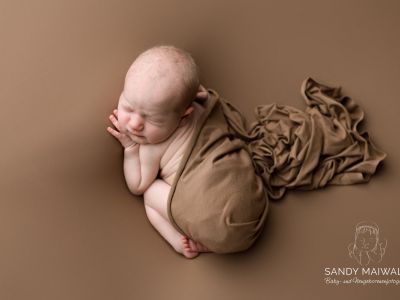 <div class=girl-info-container style=background-color:#f0d2d2;><h4 class=girl>Frida</h4></div> <div class=girl-info-container style=background-color:#f0d2d2;><h4 class=girl>Frida</h4></div>