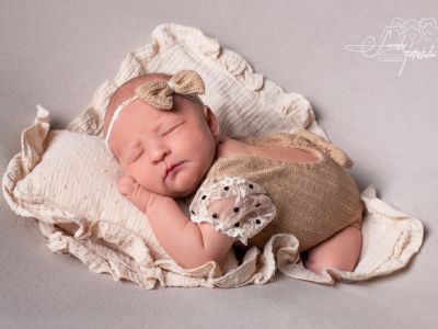 <div class=girl-info-container style=background-color:#f0d2d2;><h4 class=girl>Anastasia Tatjana Hannah Jedral Klenke</h4></div> <div class=girl-info-container style=background-color:#f0d2d2;><h4 class=girl>Anastasia Tatjana Hannah Jedral Klenke</h4></div>