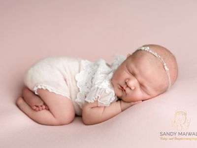 <div class=girl-info-container style=background-color:#f0d2d2;><h4 class=girl>Lilli</h4></div> <div class=girl-info-container style=background-color:#f0d2d2;><h4 class=girl>Lilli</h4></div>