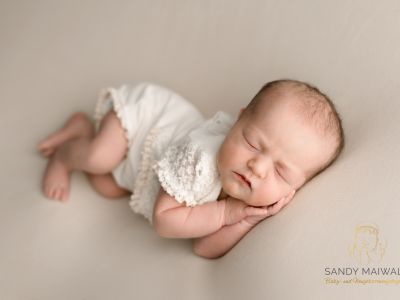 <div class=girl-info-container style=background-color:#f0d2d2;><h4 class=girl>Luna</h4></div> <div class=girl-info-container style=background-color:#f0d2d2;><h4 class=girl>Luna</h4></div>