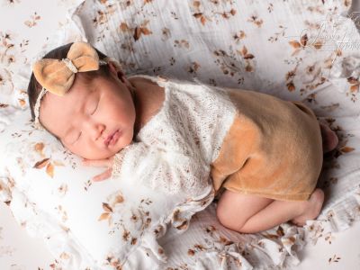 <div class=girl-info-container style=background-color:#f0d2d2;><h4 class=girl>Luna Lee Chang</h4></div> <div class=girl-info-container style=background-color:#f0d2d2;><h4 class=girl>Luna Lee Chang</h4></div>