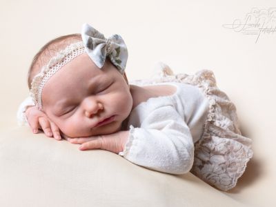 <div class=girl-info-container style=background-color:#f0d2d2;><h4 class=girl>Malia</h4></div> <div class=girl-info-container style=background-color:#f0d2d2;><h4 class=girl>Malia</h4></div>