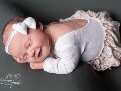 <div class=girl-info-container style=background-color:#f0d2d2;><h4 class=girl>Nele Marta</h4></div> <div class=girl-info-container style=background-color:#f0d2d2;><h4 class=girl>Nele Marta</h4></div>