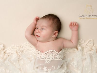 <div class=girl-info-container style=background-color:#f0d2d2;><h4 class=girl>Sophie Fränkel</h4></div> <div class=girl-info-container style=background-color:#f0d2d2;><h4 class=girl>Sophie Fränkel</h4></div>